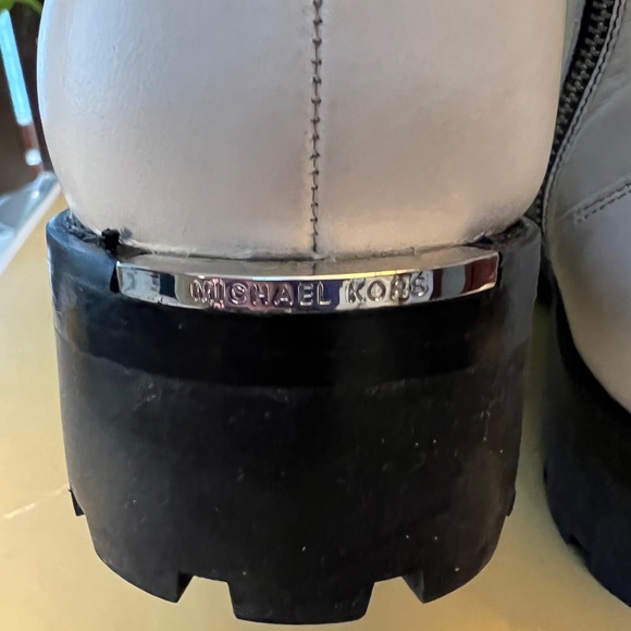 Michael Kors Leather Bastian Ankle Boot Lt Cream Sz 7 New with box - Picture 4 of 12